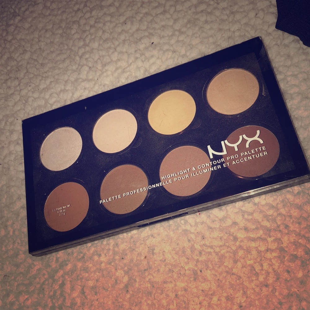 NYX highlight and Contour Palette
